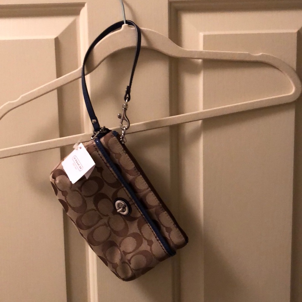 New Coach Signature Wristlet